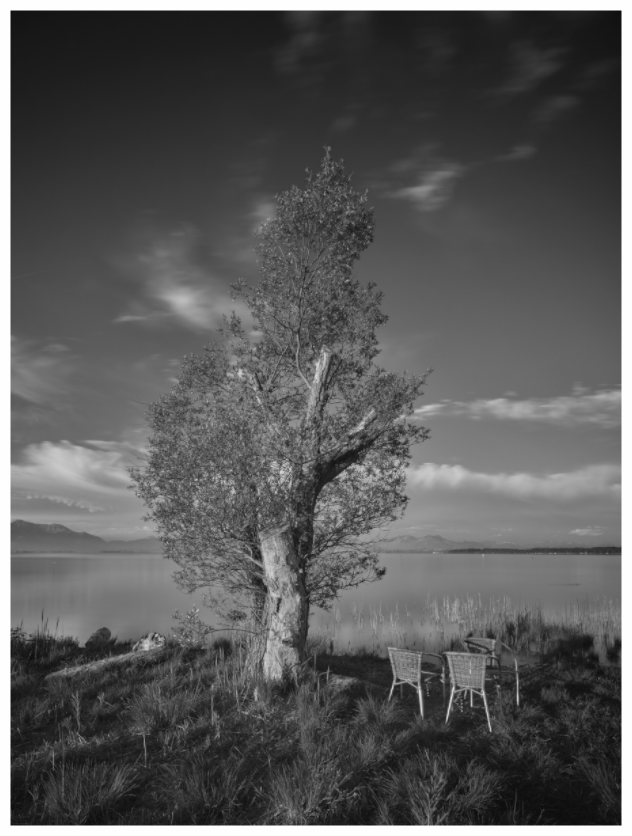 "two chairs" - Infrarotfotografie am Chiemsee