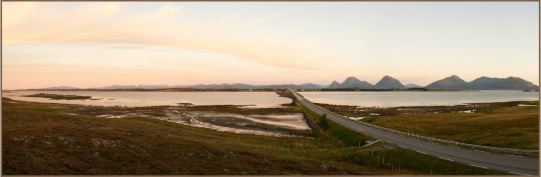 "I feel free" - Panorama of a bridge in Western Norway